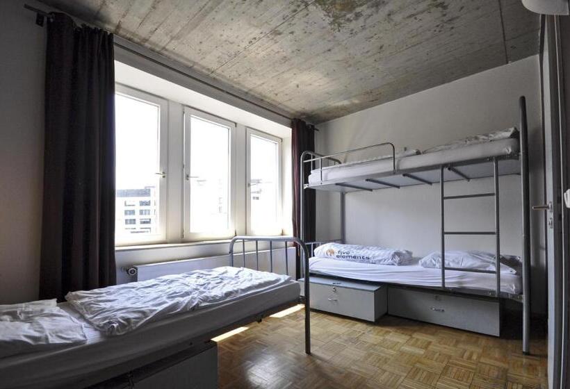 اتاق ساده سه‌ نفره, Five Elements Hostel Frankfurt