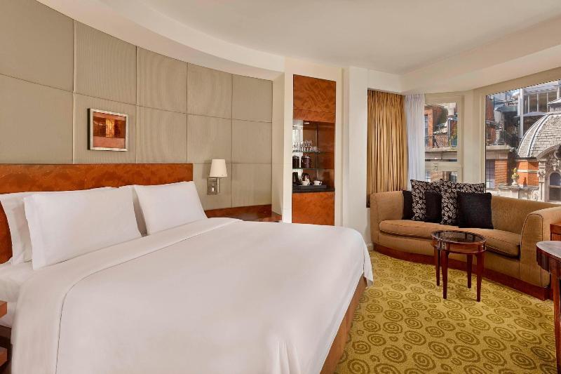 キングサイズベッドのスタンダードルーム, Hampton Inn & Suites Mount Pleasant