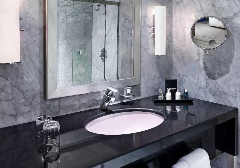 キングサイズベッドのスタンダードルーム, Hampton Inn & Suites Mount Pleasant