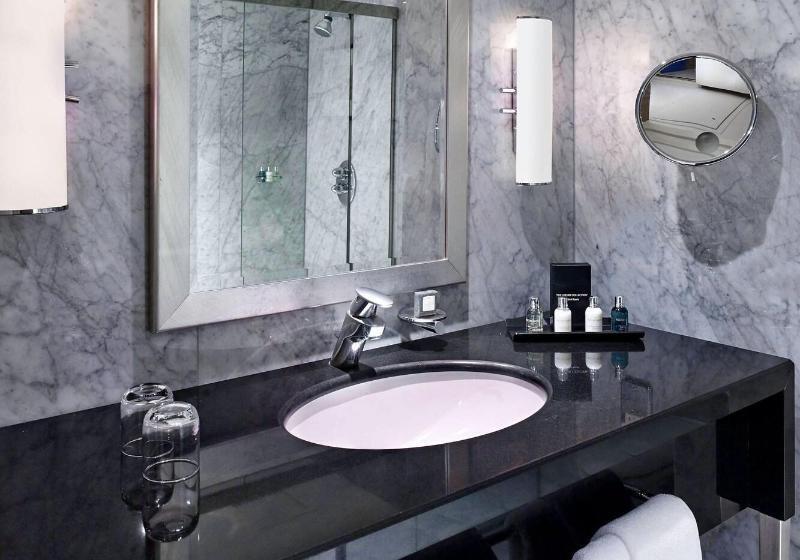 キングサイズベッドのスタンダードルーム, Hampton Inn & Suites Mount Pleasant