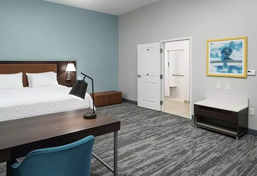سوئیت برای معلولان, Hampton Inn & Suites Panama City Beach Pier Park Area