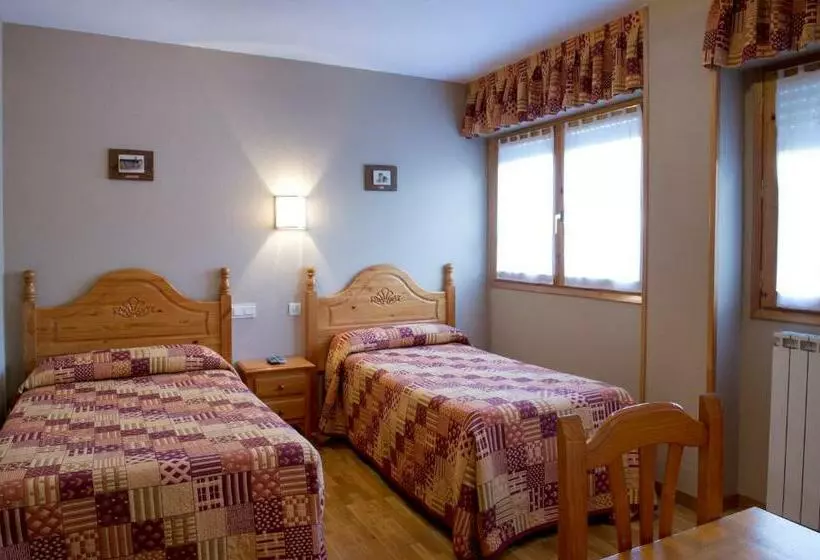 スタンダードトリプルルーム, Hostal Valle De Tena