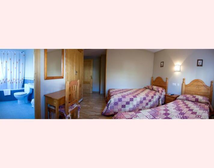 اتاق استاندارد سه نفره, Hostal Valle De Tena