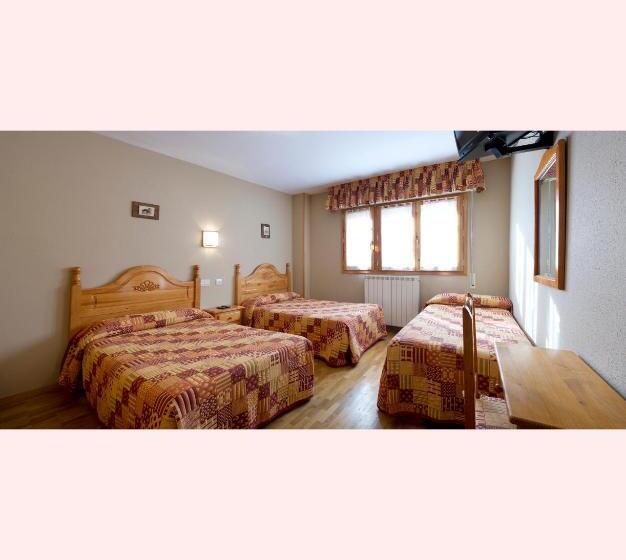اتاق استاندارد سه نفره, Hostal Valle De Tena