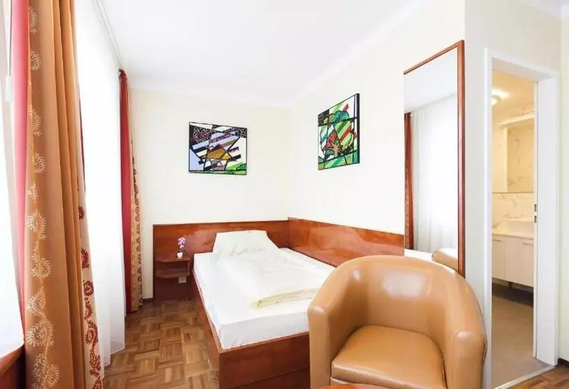 Standard Yhden Hengen Huone, Am Berliner Platz