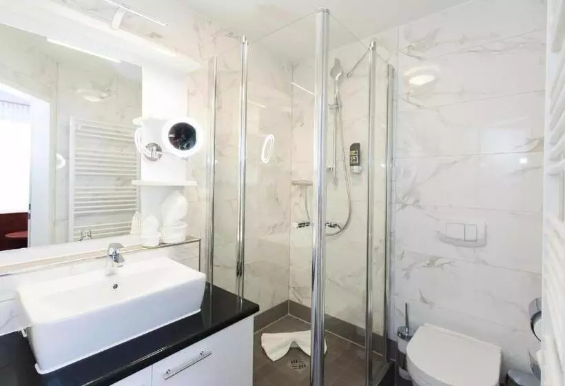 Standard Yhden Hengen Huone, Am Berliner Platz