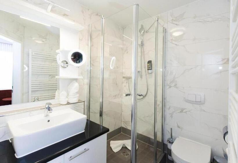 스탠다드 트리플 룸, Am Berliner Platz