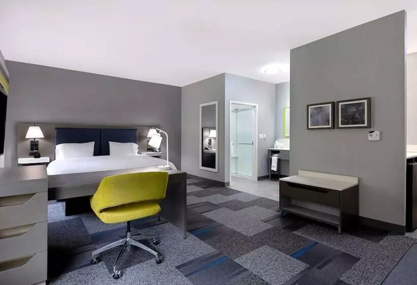 スタンダードスタジオ, Hampton Inn & Suites Nacogdoches
