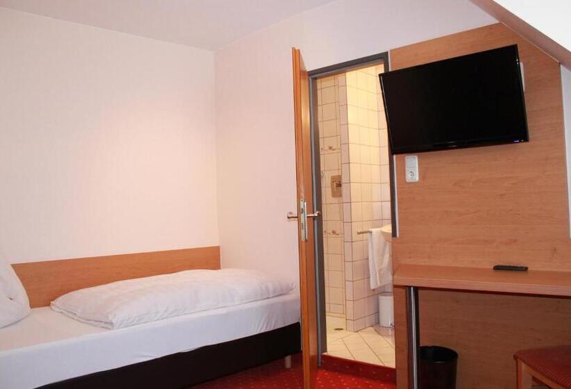 اتاق استاندارد یک نفره, Hübler