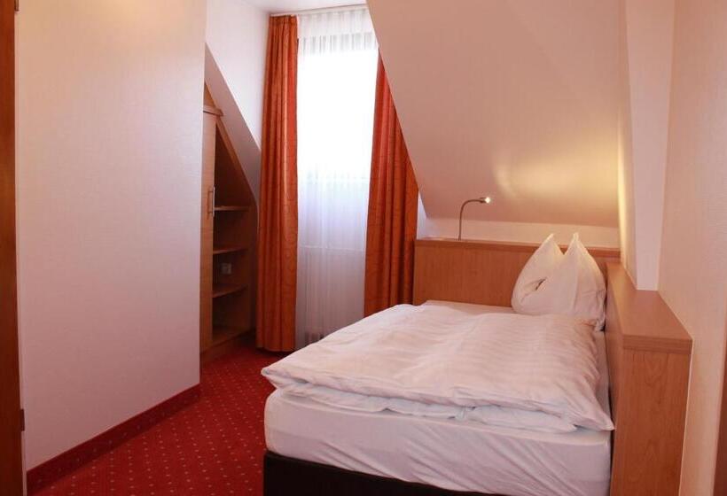 اتاق استاندارد یک نفره, Hübler