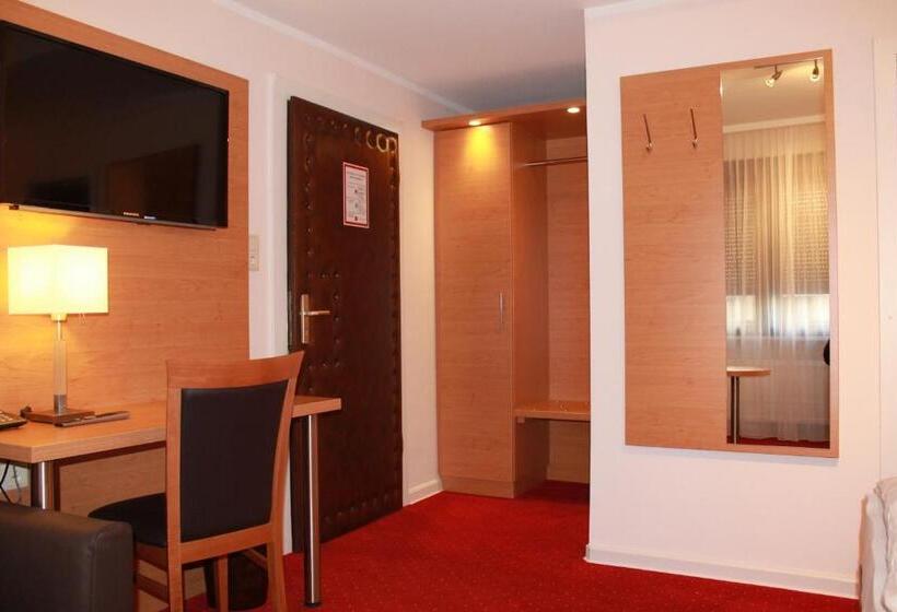 اتاق استاندارد یک نفره, Hübler