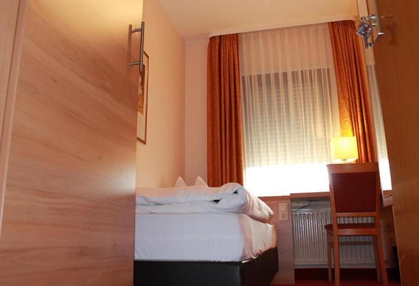 اتاق استاندارد یک نفره, Hübler