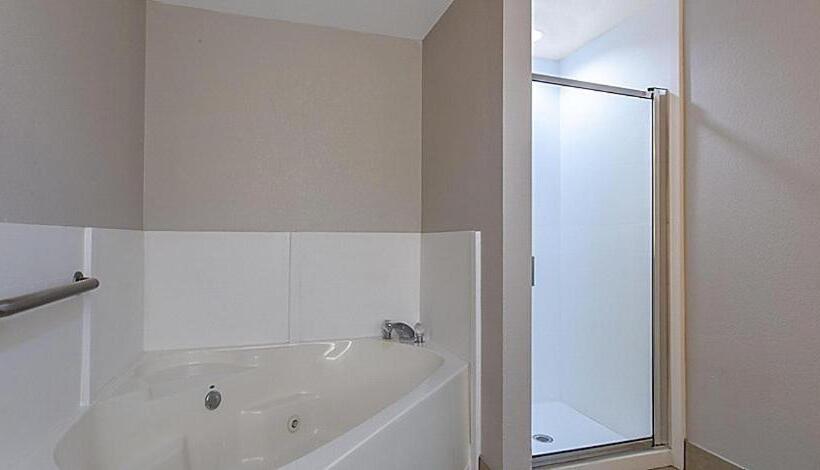 غرفة قياسية لذوى الاحتياجات الخاصة, Holiday Inn Express Silver Springs   Ocala, An Ihg