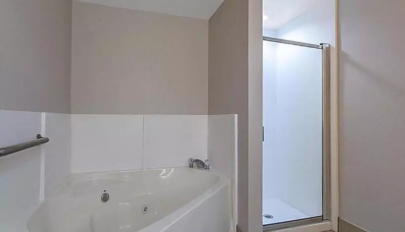 身障者適用スイートルーム, Holiday Inn Express Silver Springs Ocala, An Ihg