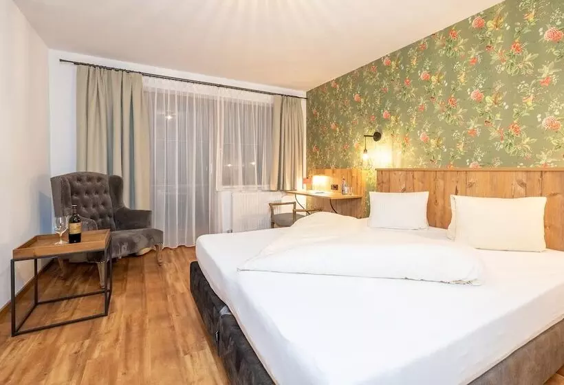 ロマンチックな部屋, Krone Tirol