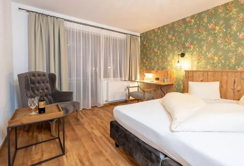 ロマンチックな部屋, Krone Tirol