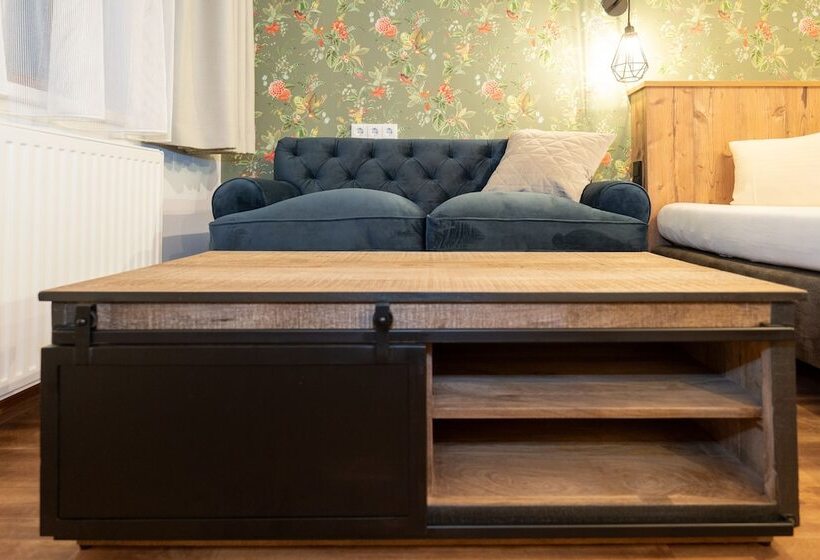 غرفة رومانسية, Krone Tirol