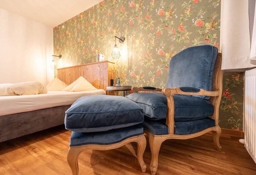 غرفة رومانسية, Krone Tirol