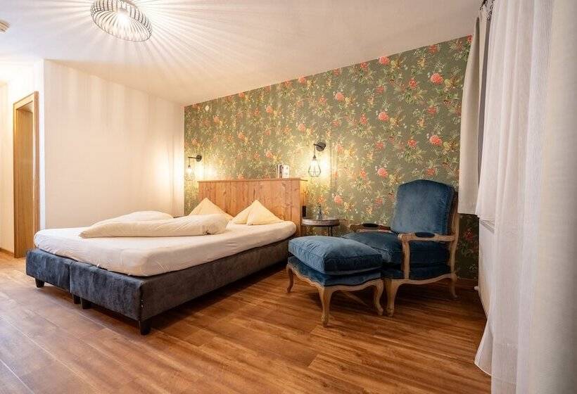 غرفة رومانسية, Krone Tirol