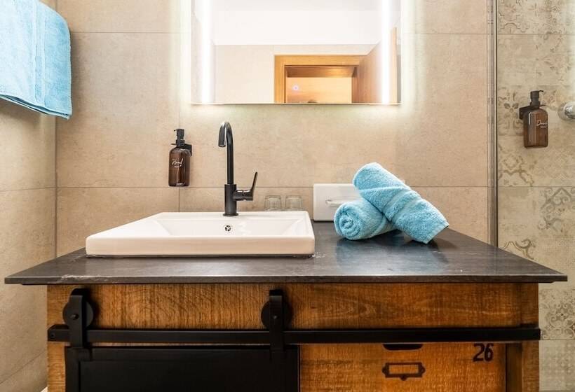 غرفة عائلية, Krone Tirol