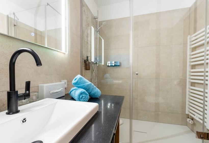 غرفة عائلية, Krone Tirol