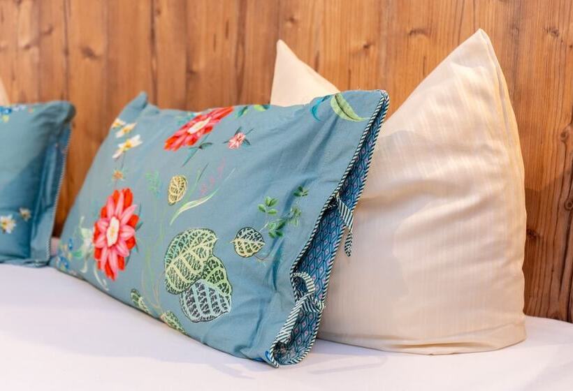 غرفة عائلية, Krone Tirol