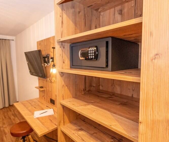 غرفة عائلية, Krone Tirol