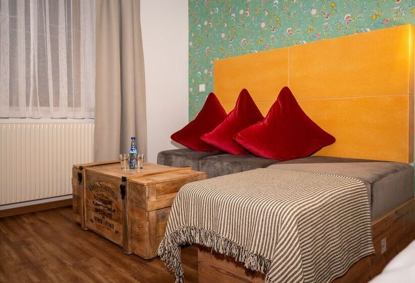 غرفة عائلية, Krone Tirol