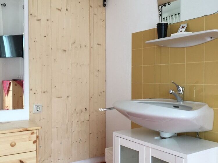 经济房, Pension & Apartments Waldkrieber