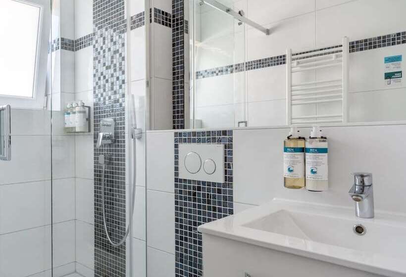 استودیوی لوکس, Numa I Oben Apartments