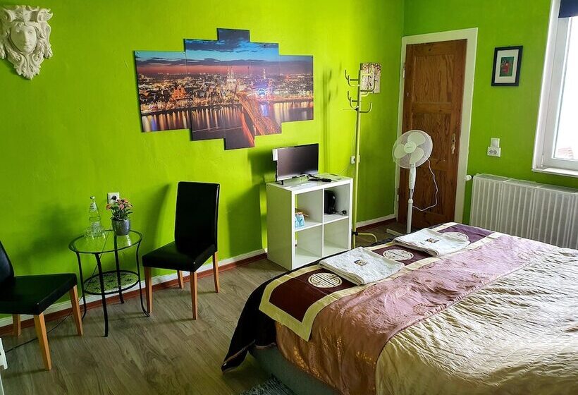 Quarto Estandar Banheiro Compartilhado, Stayincologne