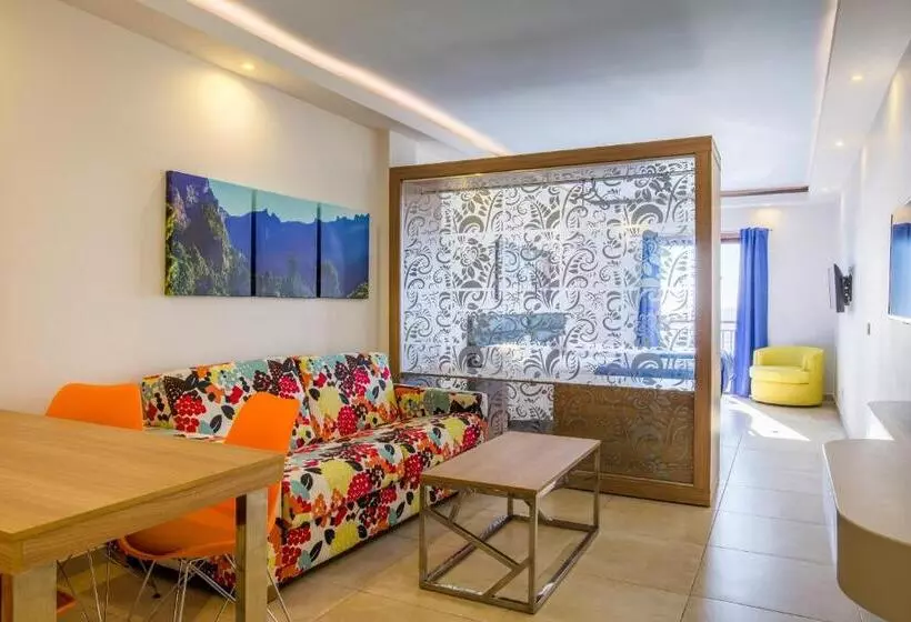 استودیوی سوپریور, Castillete