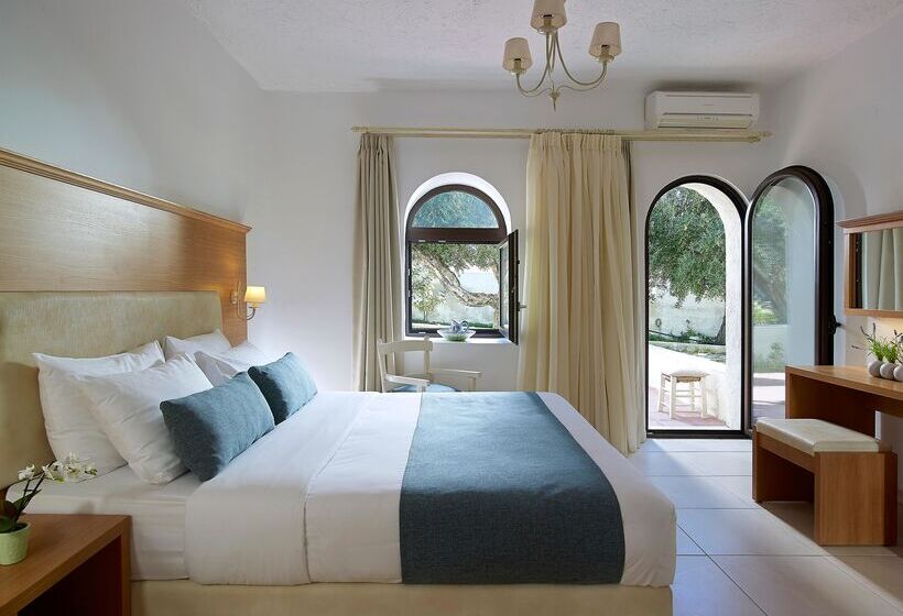 اتاق سه نفره دلوکس با چشم‌انداز باغ, Coriva Beach Hotel & Bungalows