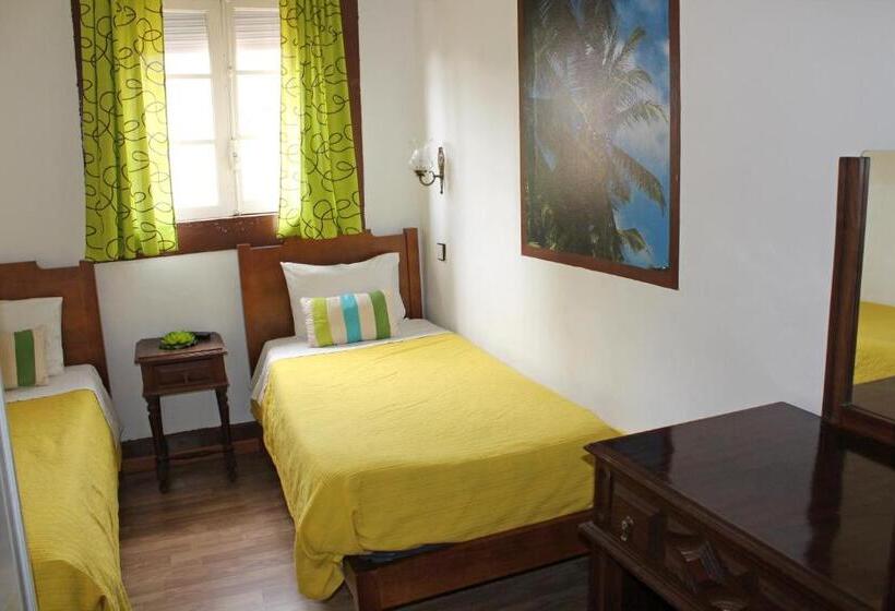 اتاق استاندارد با سرویس بهداشتی مشترک, Franca