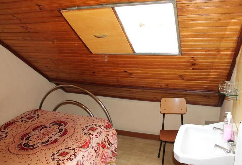 اتاق استاندارد یک تخته با سرویس بهداشتی مشترک, Franca