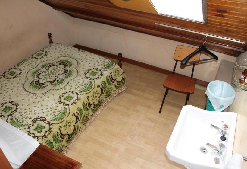 اتاق استاندارد یک تخته با سرویس بهداشتی مشترک, Franca