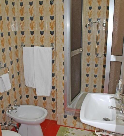 اتاق استاندارد سه نفره, Franca