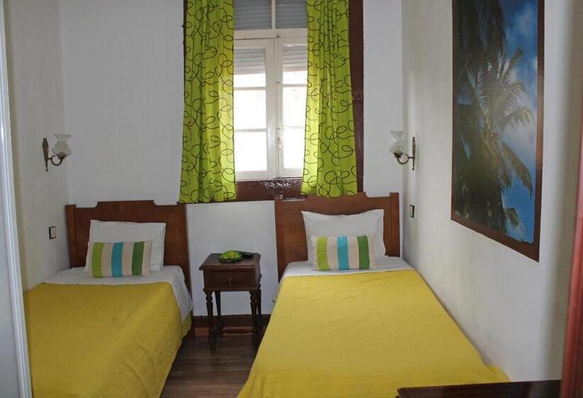 اتاق استاندارد با سرویس بهداشتی مشترک, Franca