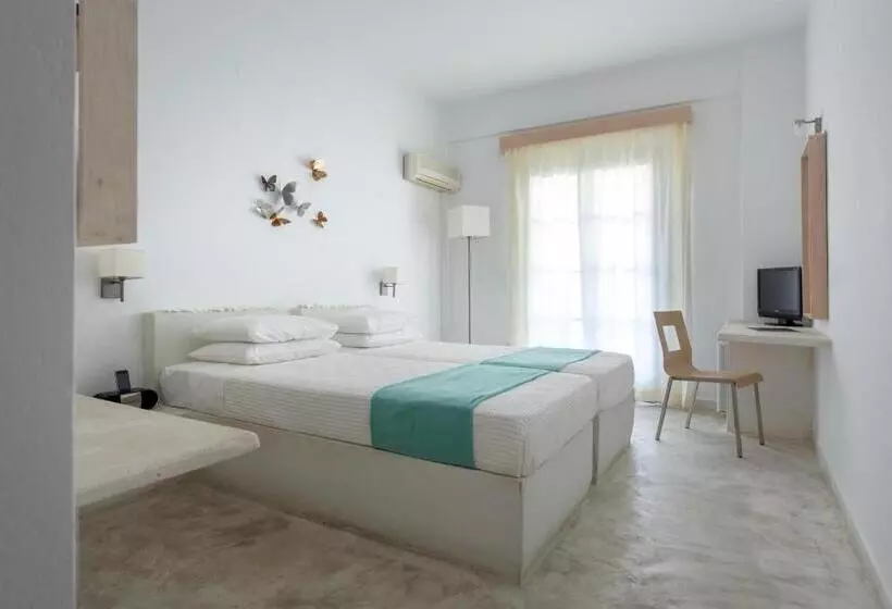 اتاق استاندارد با چشم‌انداز استخر, 28