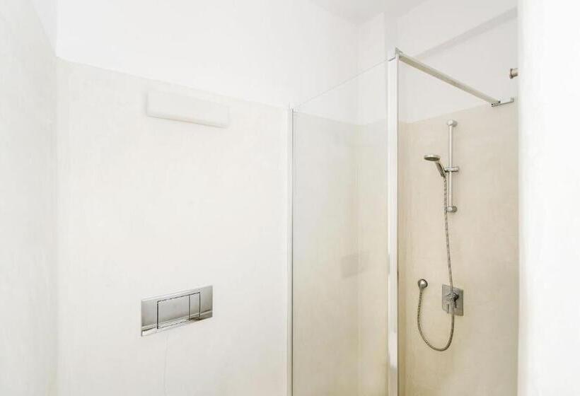 Номер Стандарт Вид на Бассейн, 28