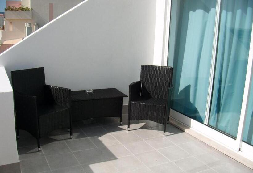 اتاق استاندارد با بالکن, Alnacir