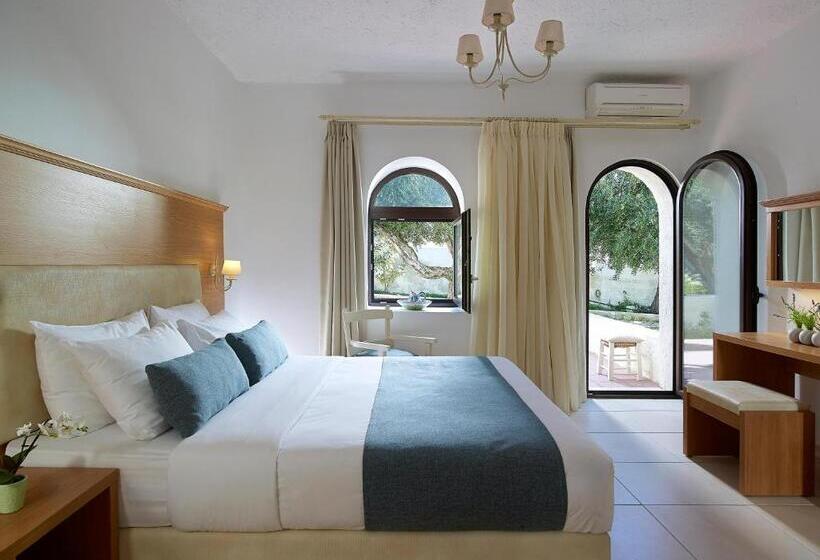 اتاق سه نفره دلوکس با چشم‌انداز باغ, Coriva Beach Hotel & Bungalows