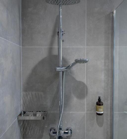 جناح جونيور, Gaia Village