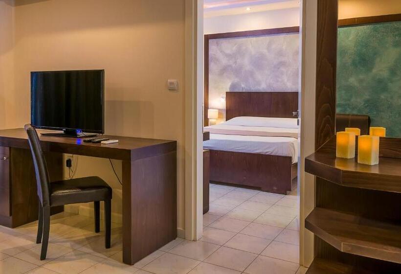 جناح جونيور, Gaia Village