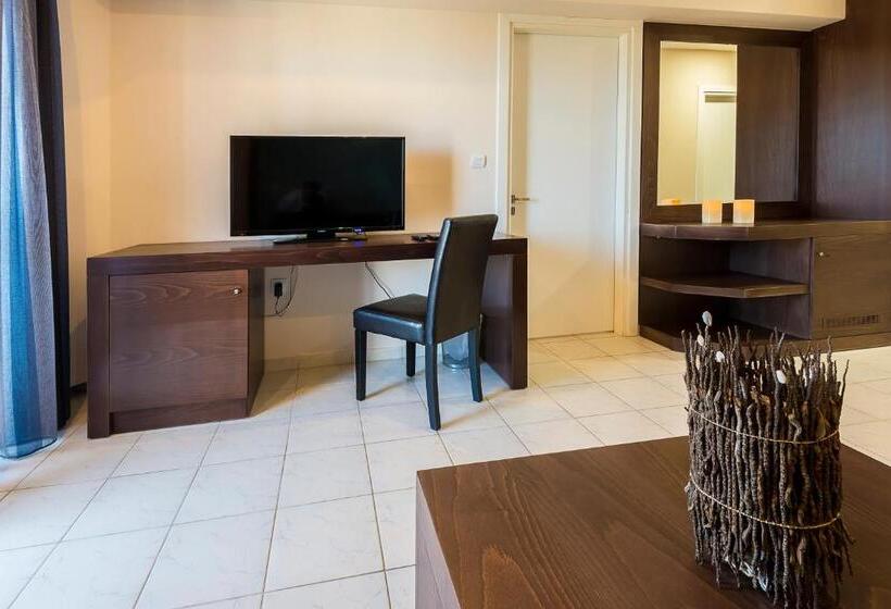 جناح جونيور, Gaia Village