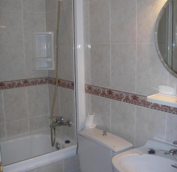 חדר סטנדרט לארבעה, Hostal Isabel