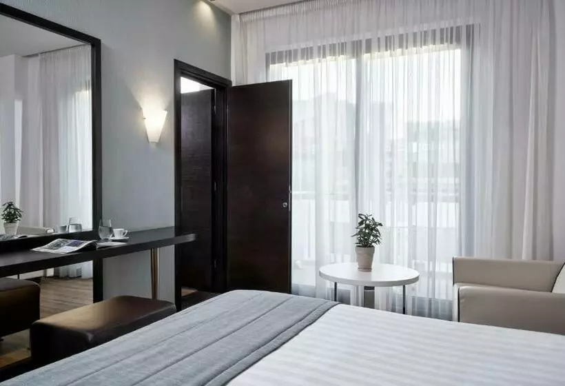 Deluxe Family Room