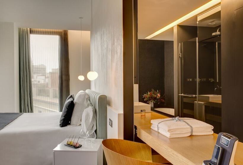 سوییت جونیور, Ohla Barcelona