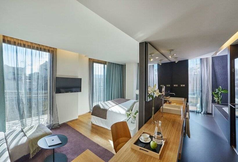 سوییت جونیور لوکس, Ohla Barcelona