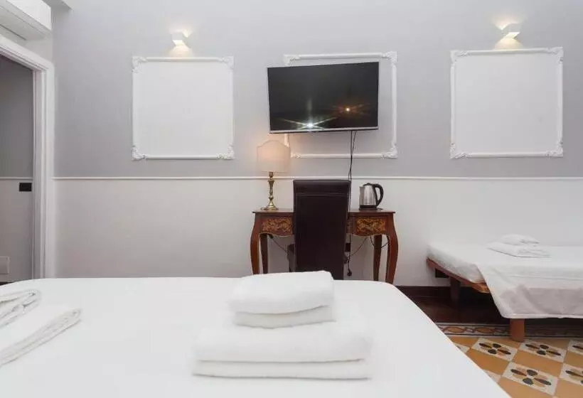 اتاق راحتی سه تخته, Palazzo Del Duca Piazza Navona Guest House